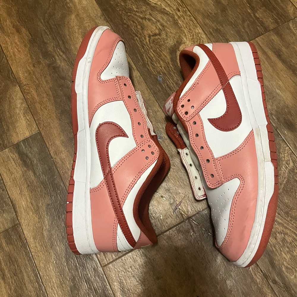 Salmon & burgundy dunks 
No laces
7/10 condition